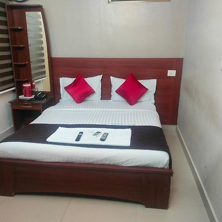 Hotel I-Way Residency Perungudi Ченай Екстериор снимка
